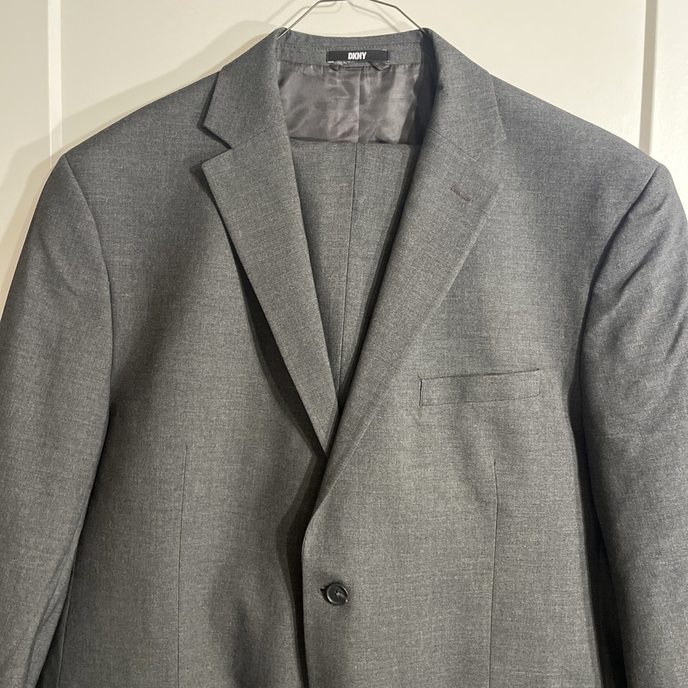 DKNY Men's Gray Suit Jacket 48R & Pants 40Wx29L
